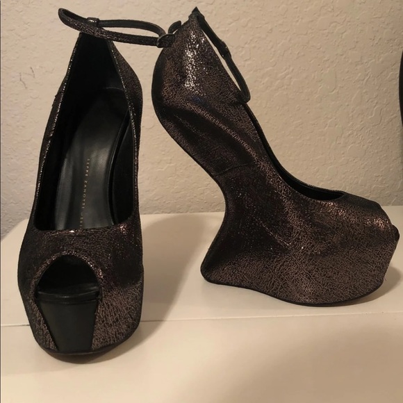 Guiseppe Zanotti Heels - Picture 3 of 4